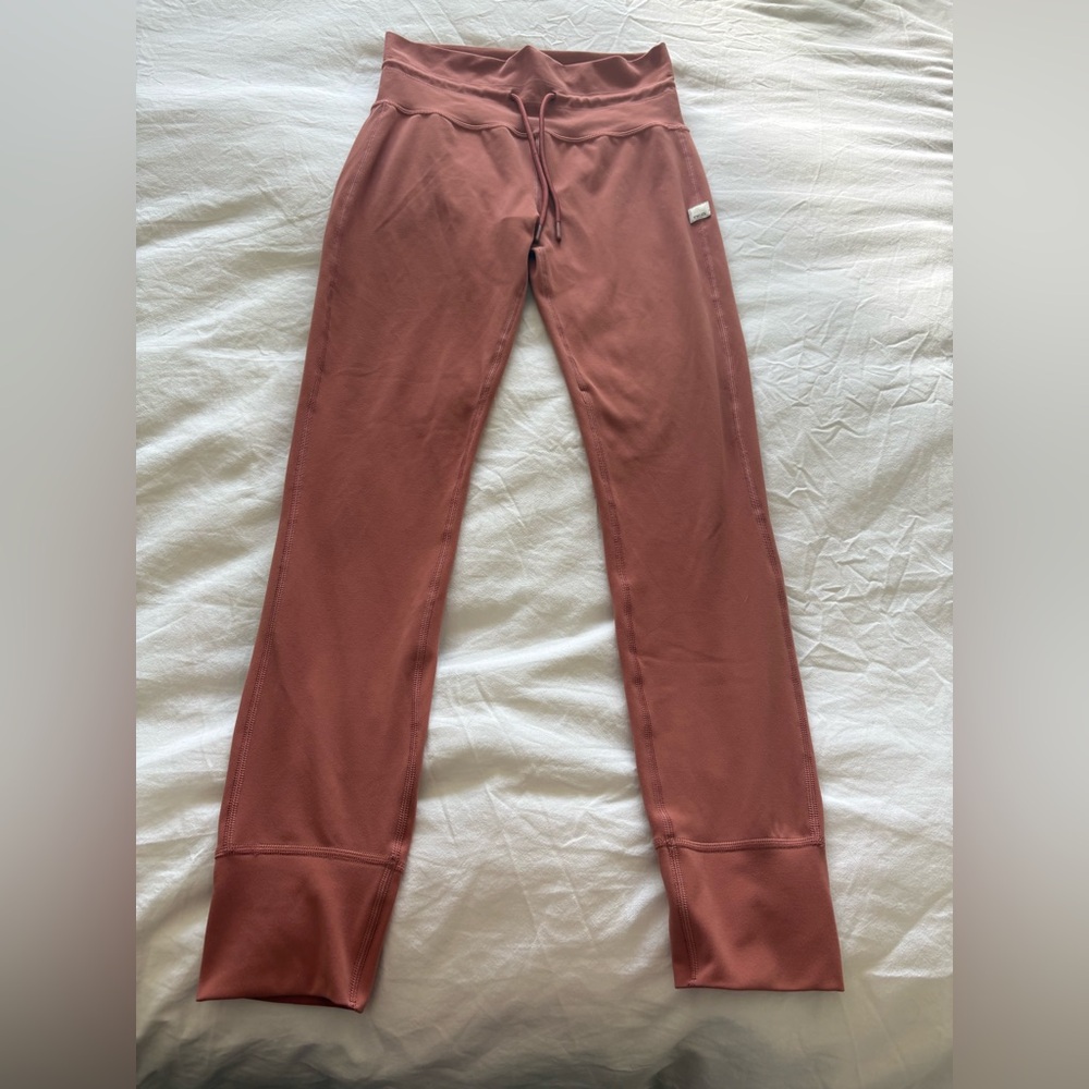 Vuori Daily Leggings- Coral-Small